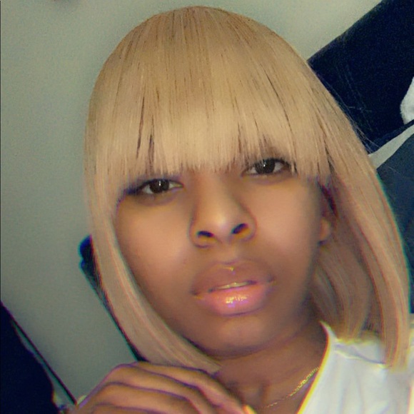 Meet your Posher, Kennethia - Picture 1 of 1